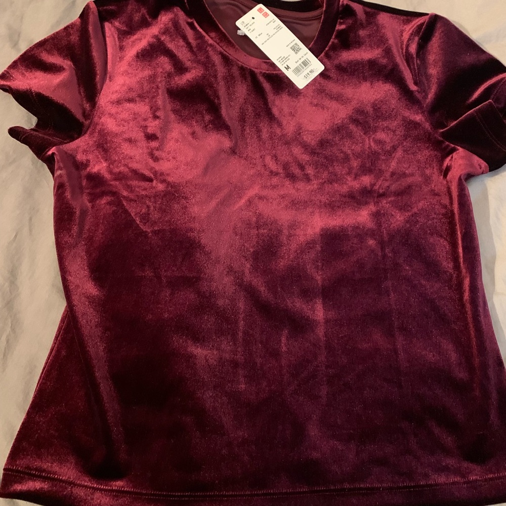 Uniqlo Velvet Maroon Short Sleeve Top